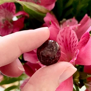 Vinröd kvarts - Kristall: Vinröd kvarts 🌸 läs mer om den på bild 2