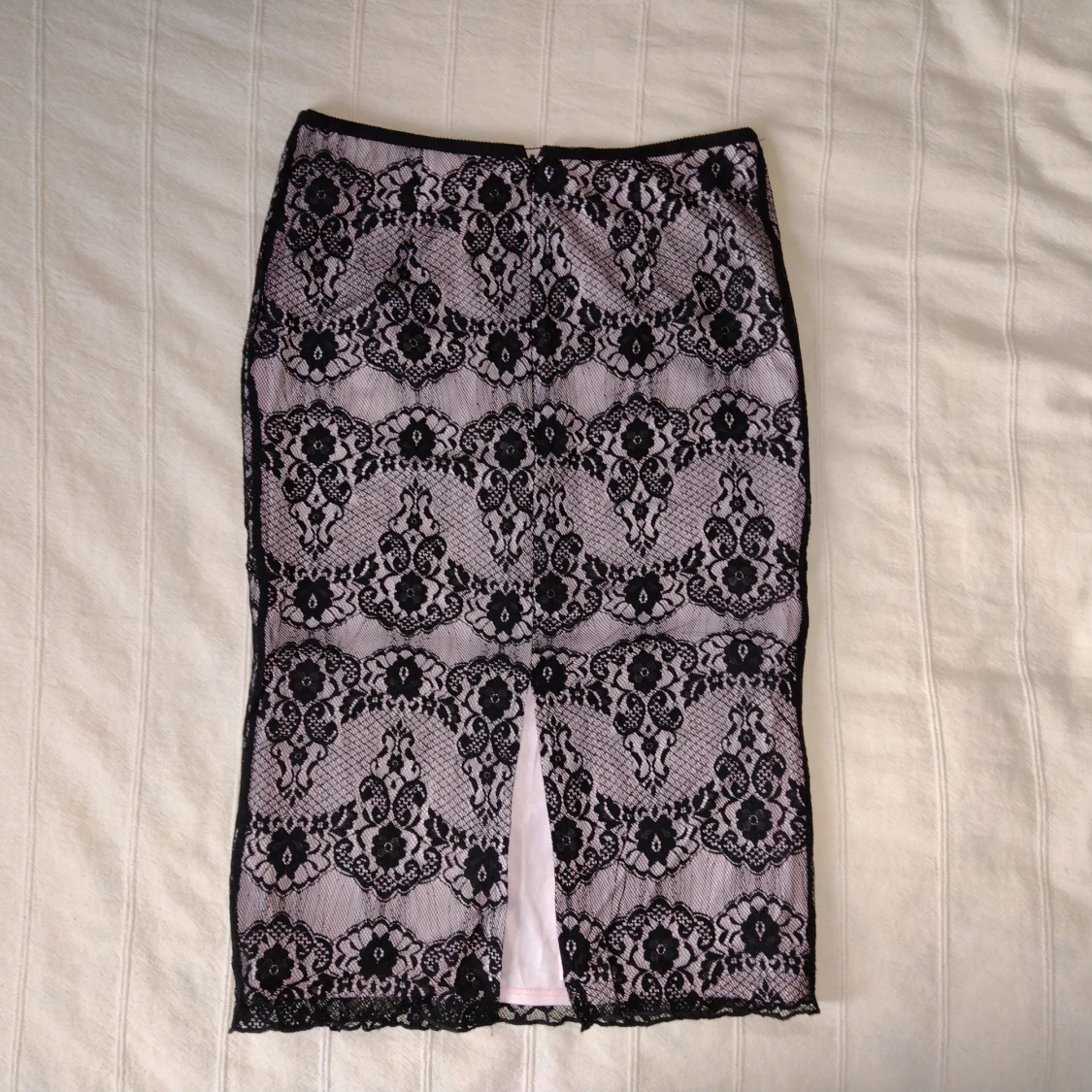 Ljusrosa pennkjol med svart spets - lace skirt  - 91