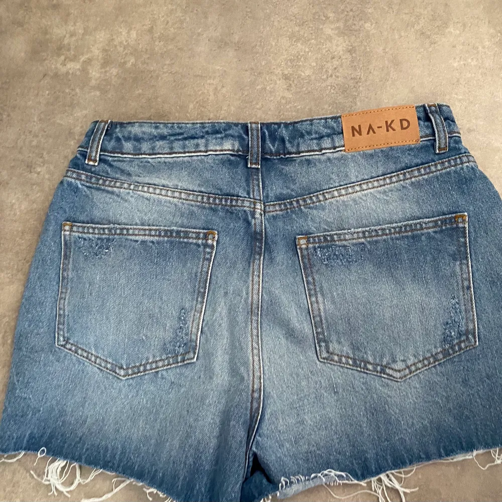 Säljer dessa helt oanvända shorts från NA-KD i storlek 38💕. Shorts.