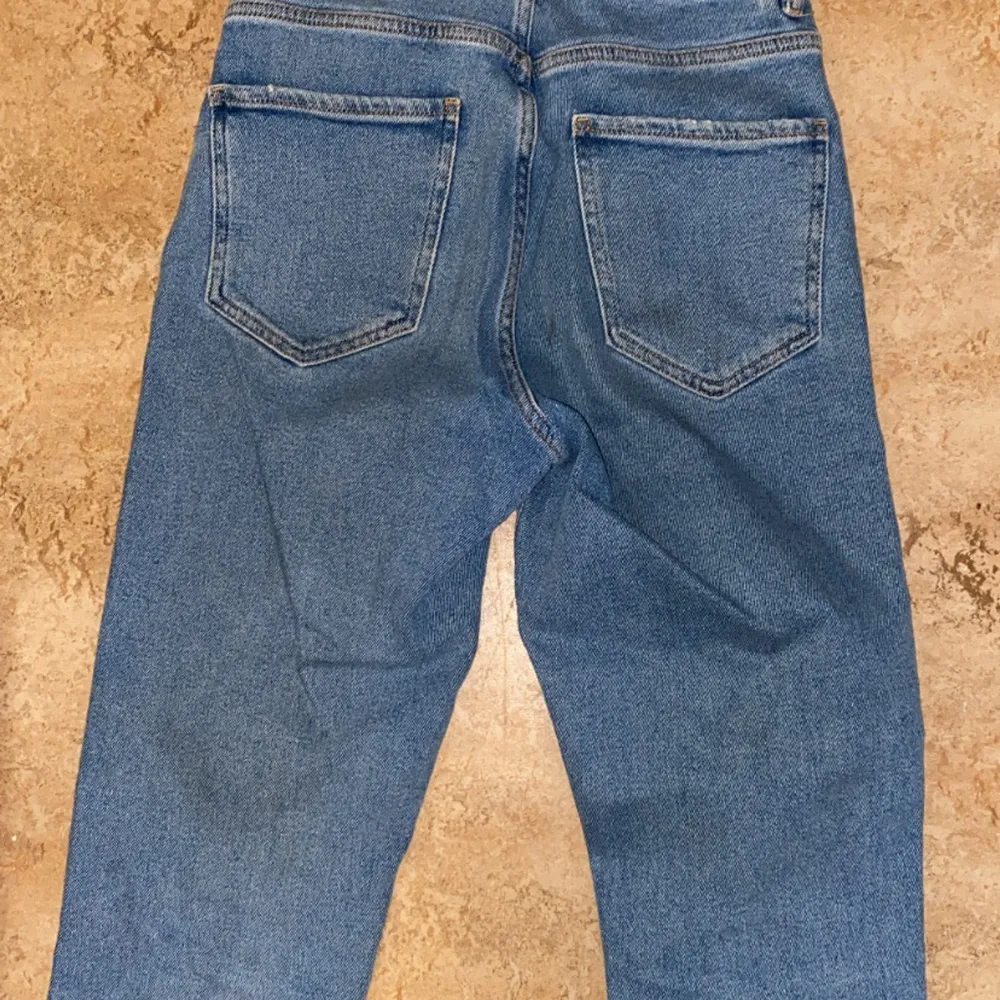 Blåa jeans 152cm. Jeans & Byxor.