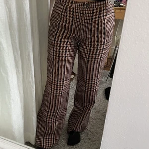 mönstrade manchesterbyxor - storlek: passar S och M. möts upp i stockholm eller fraktar. plagget finns kvar 🖤