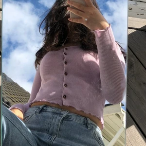 HM ribbad topp💜 - Väldigt fin topp från Hm💜 säljer för att den blivit för liten:(  st s men skulle kunna passa xs💜 Frakt ingår ej