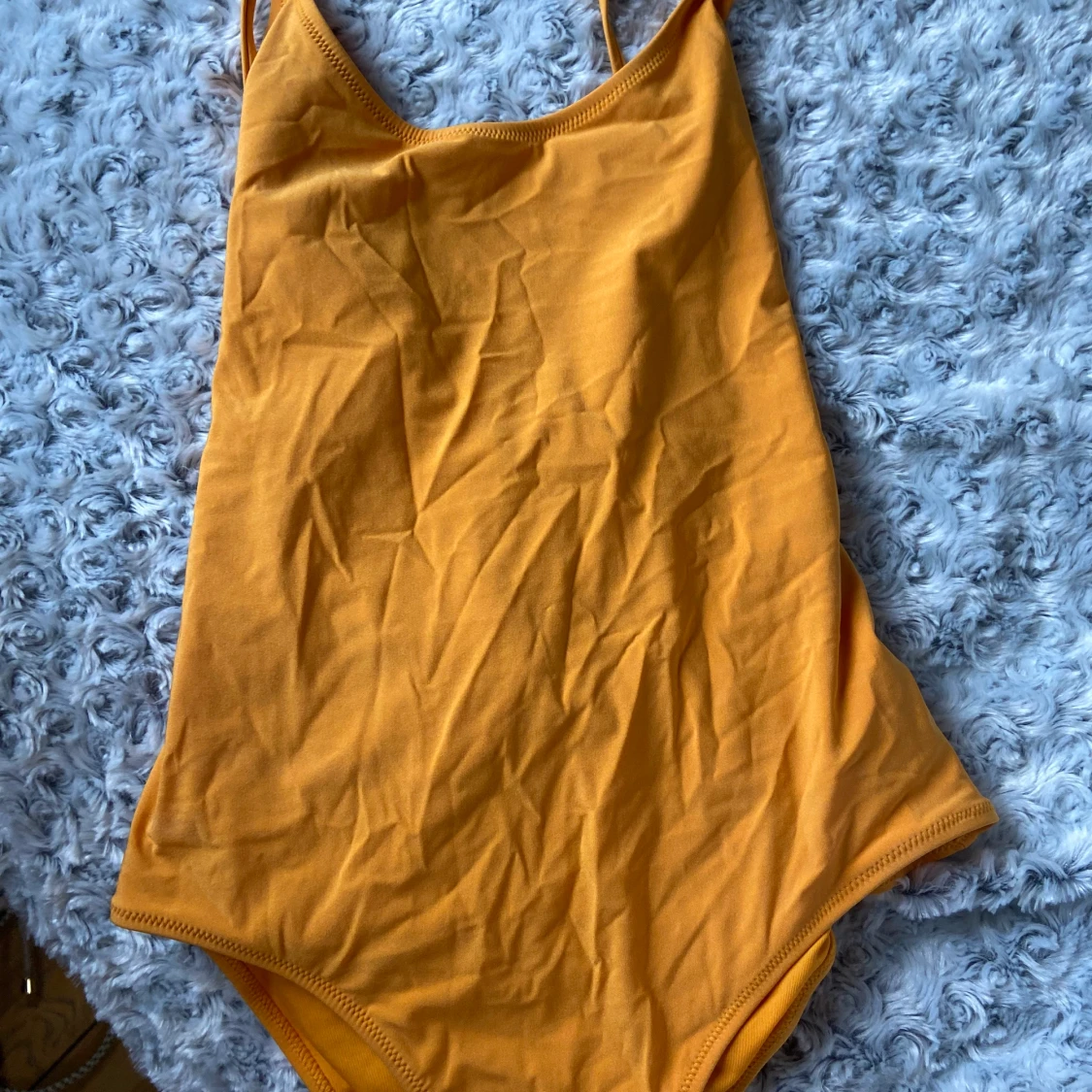 Orange baddräkt med korsad rygg🧡 - 90