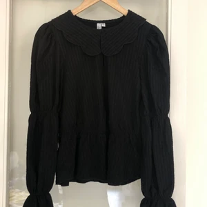 Svart söt blus 🖤 - Jättefin blus. Som ny! 🖤