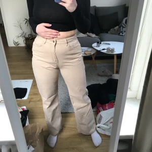 Jeans - Supersnygga beiga jeans som aldrig använts