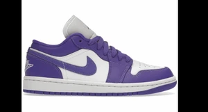 Air Jordan 1 Low Psychic Purple - Air Jordan 1 Low Psychic Purple. Finns i storlekar 38-42. Skriv för intresse. (Vissa storlekar kan vara dyrare/billigare). Aldrig använda, kvitto och låda finns. Köparen står för frakten.
