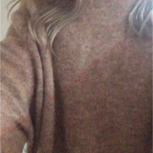 Äkta ull tröja! - Gått skick ungefär ett år gammal använd ca 5 gånger, buda från 100 kronor 😁