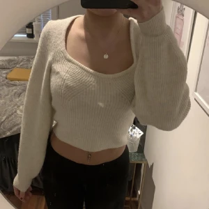 Tröja  - Lånad bild men exakt samma topp i fint skick, skickar bilder vid intressse. Slutsåld från Hm, i storlek xs