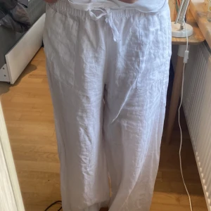 Linnebyxor  - Säljer mina linnebyxor för att jag har inte användning av dem längre. Använda fåtal gånger.  Jag är 180 och dem passar mig bra
