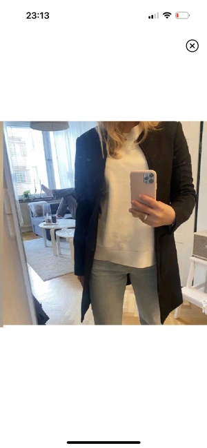 Kappa - Svart kappa från Bikbok eller Gina strl xs, lappen bortklippt så minns ej. Använd men i fint skick 🤎 