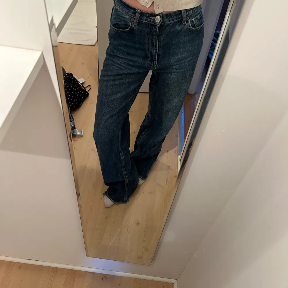 Breda zara jeans stel 36 satt int på mig som jag ville tyvärr❣️. Jeans & Byxor.