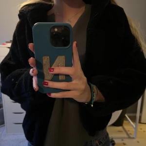 Teddy jacka 🐻 - Super mysig svart teddy jacka från Zara i strl 164 🤩Använd 2 gånger endast. Köparen står för frakten😊