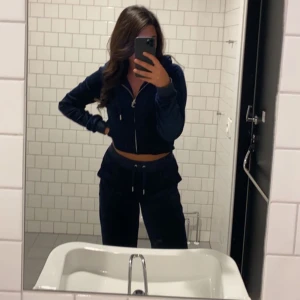 juicy dress - juicy dress helt ny använt 1-2 gånger om nån intressat de bara skriva!