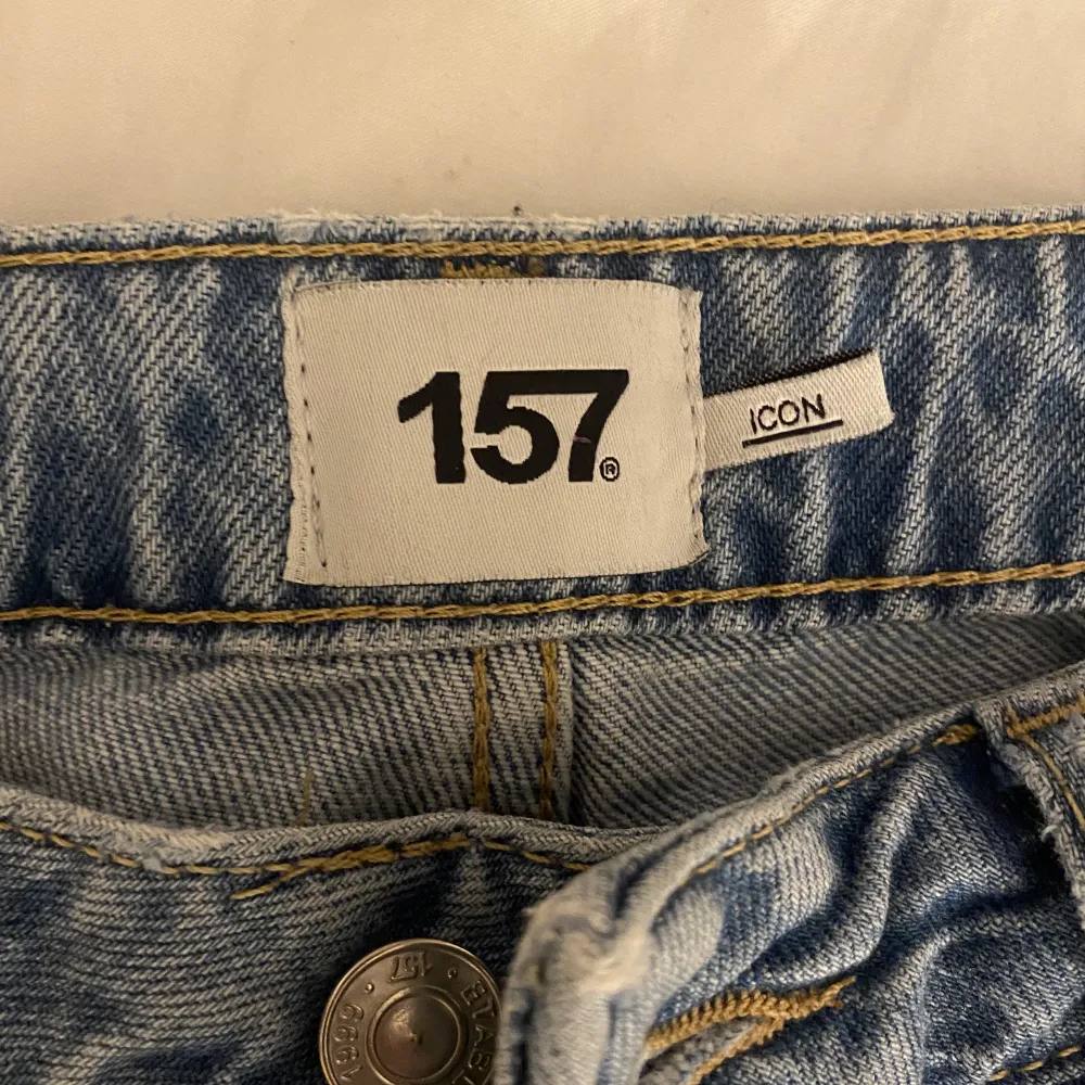 Säljer mina lager 157 jeans Icon i storlek S då dem blivit lite för stora! Kan mötas upp i Jönköping eller frakta, köparen står för frakten💕. Jeans & Byxor.
