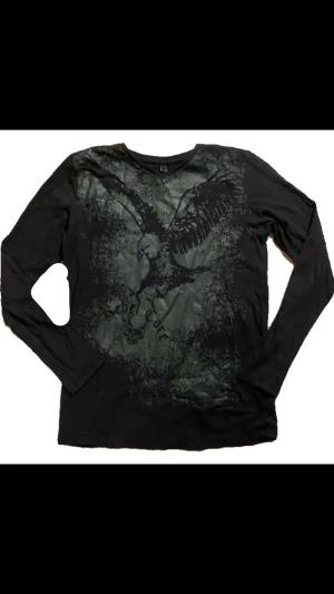 Långärmad  - Cool långärmad tröja med ballt tryck som funkar till alla jeans, inga skador eller så ❤️