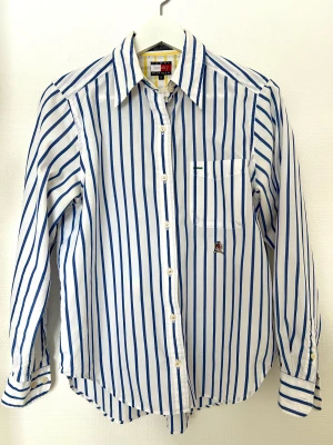 Vintage Tommy Hilfiger skjorta  - Storlek small