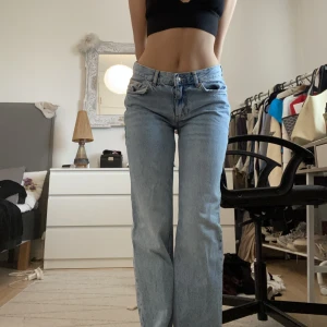 Low Waits ginatricot  - Low Waits jeans från Gina, super fin färg 