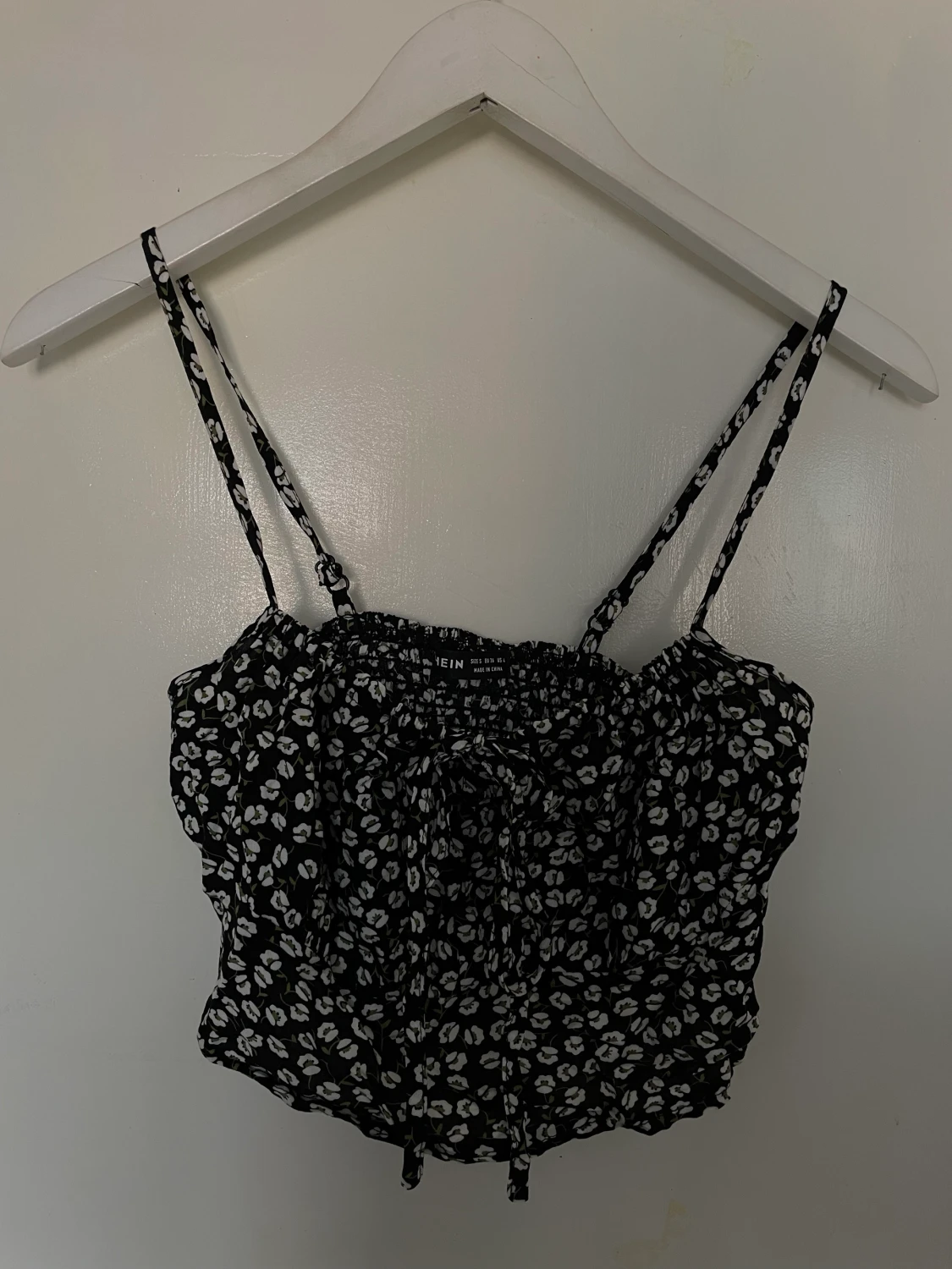 Blommigt svart Linne  - 91