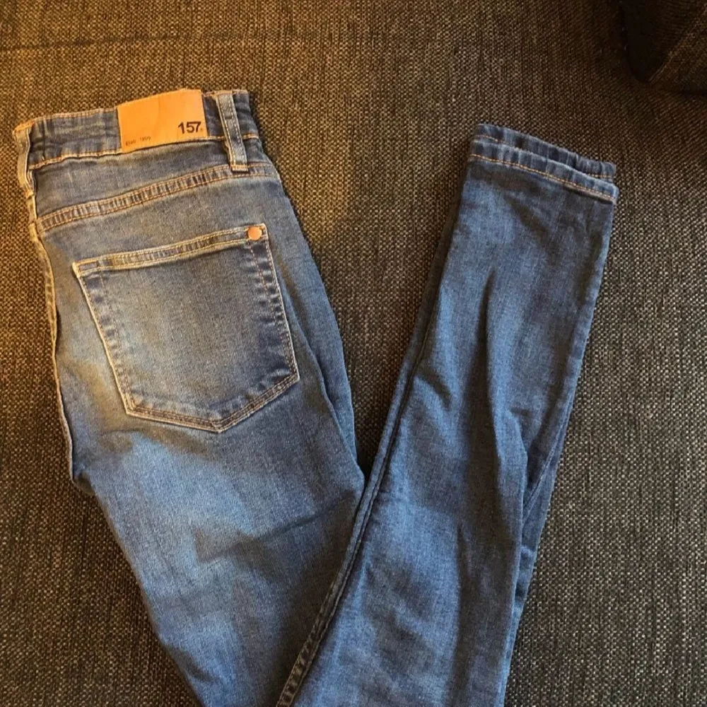 Jeans från lager 157 i storlek XS. Ej använda. Djur i hemmet . Jeans & Byxor.