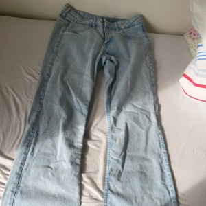 Jenas  - Lågmidjade jeans!  Sitter superfint 