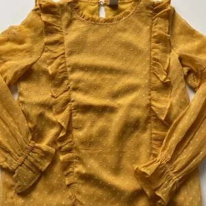 Tröja  - En jätte fin tröja från Lindex  som bara är använd få tal gånger och är i jätte bra skick 💕