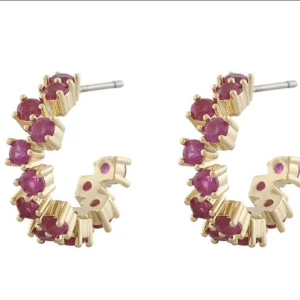 Helt nya snö of Sweden örhängen  - Helt nya kvar i förpackning, oanvända. Köpte flera och gilla dem andra bättre och orka inte göra retur, köpt för 299kr