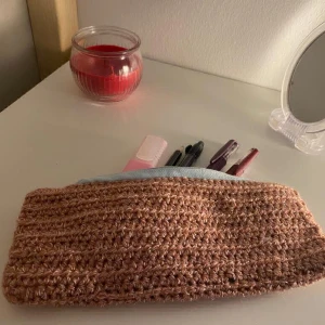 Pennskrin  - Ett pennskrin. Gillar du den? Kontakta mig ❤️