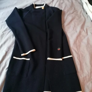 Busnel kofta - Knappt använd marinblå Busnel kofta. 