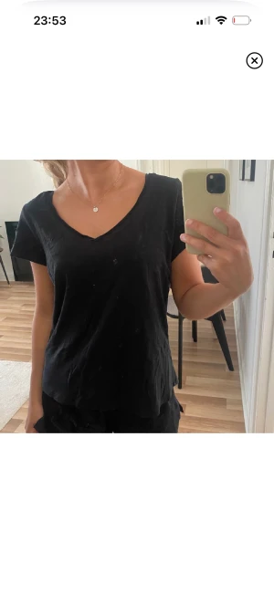 Tshirt - Svart basic tshirt från Kappahl strl s, använd men i fint skick inga hål eller dylikt 🤎