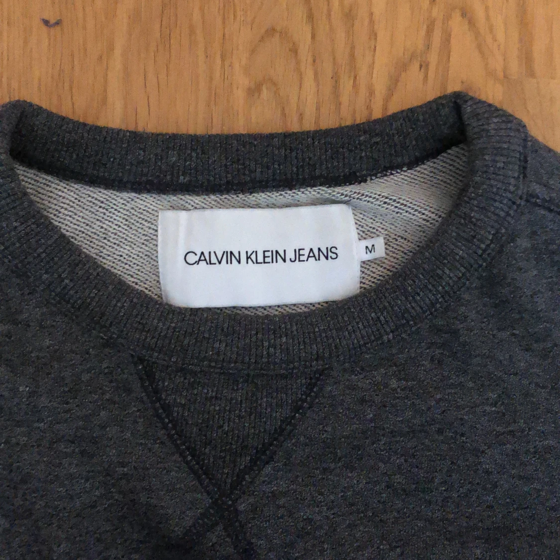 Mörkgrå Calvin Klein sweatshirt  - 90