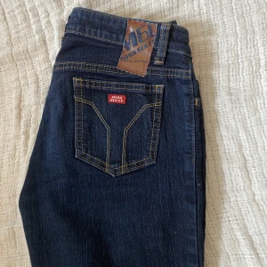Miss sixty jeans  - Superfina miss sixty jeans Midjemått - 70 cm     Innerbensmått - 85 cm 