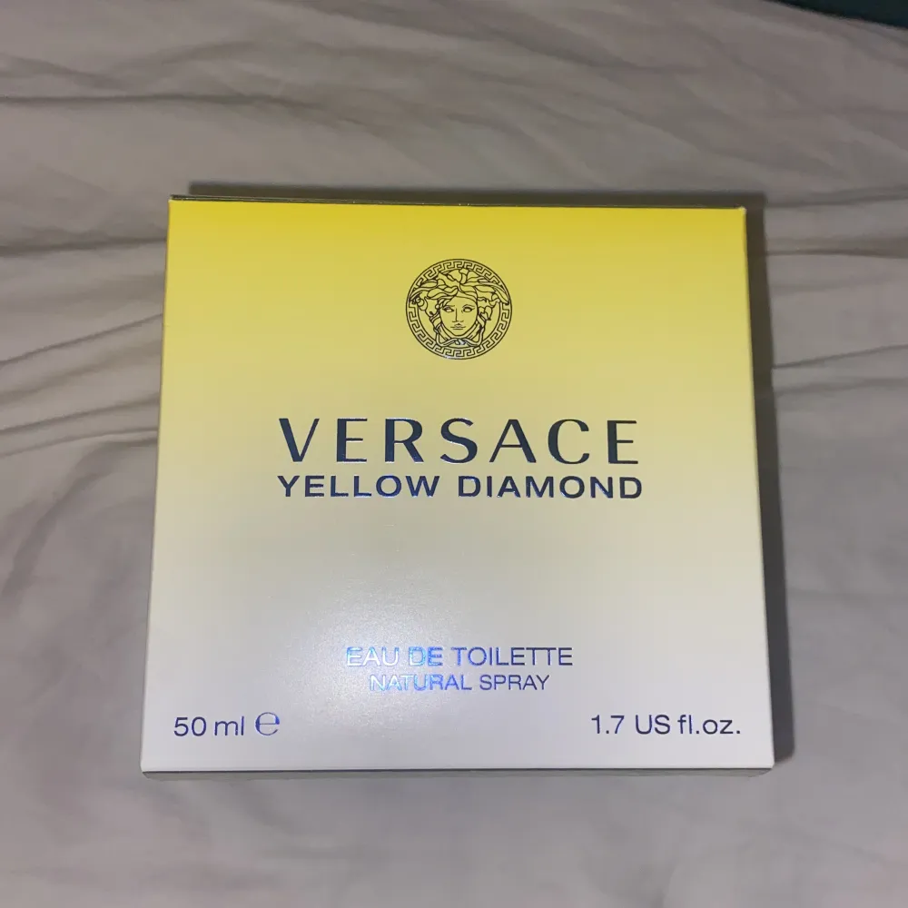 Hej❤️ jag säljer nu min nya Versace parfym och paketet ingår❤️ den är full och jag säljer för jag använder den inte ❤️ hör av dig om du är intresserad ❤️. Övrigt.