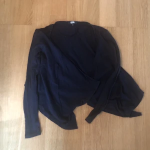 Kofta storlek XS/S - Den är i bra skick  Kortare modell