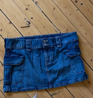 Jeanskjol  - Cargo jeanskjol ifrån H&M 
