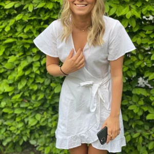 Min älskade studentklänning  - Min älskade studentklänning, från Nelly i storlek 34. Använd en gång .