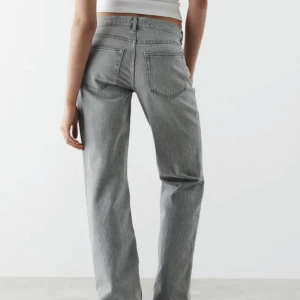 Jeans  - Säljer dessa fina raka jeans från Gina tricot. De är i storlek 32 o säljer de för att jag har växt ur dom. De har inga tecken på användning. Hör av er för fler bilder och mer information💕💕