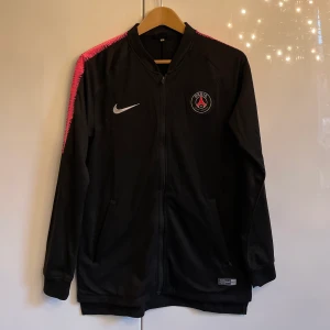 Nike tröja - Nike tröja passar XS-M Bra skick 