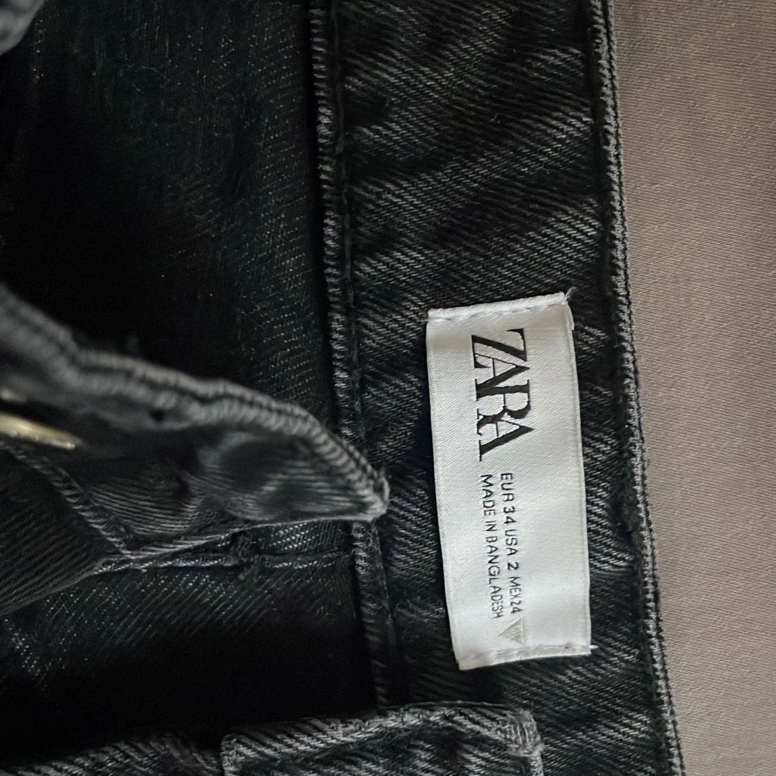 Zara mid rise  jeans  - 90