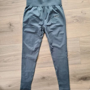 Icaniwill tights Define seamless - Färg: jugelgrön  Storlek: small Enbart provade 