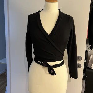 Tröja - Jätte fin tröja med knytning 