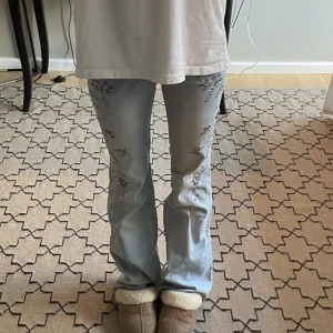 Unika jeans - Så fina unika jeans i jätte fint skick💓💓