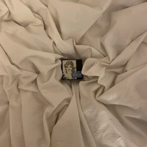 IDUN minerals puder - Jag säljer IDUN minerals puder. Jag har testat det en gång och den var såå otroligt bra. Men jag använder inte puder längre, då jag tycker att jag ser bättre ut med bara concealer. Men den är verkligen skit bra! Det är ett bra tips, hör av er vid intresse