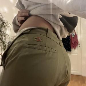 Dickies - Dickies 874 work pants i strl 32x34. Säljer då de är väldigt långa på mig 🥰 Köparen står för frakt 