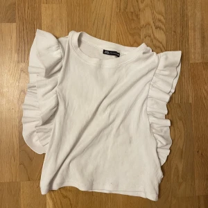 Zara tröja  - Tröja ifrån zara. Köpte den i vintras men har inte kommit till användning💕