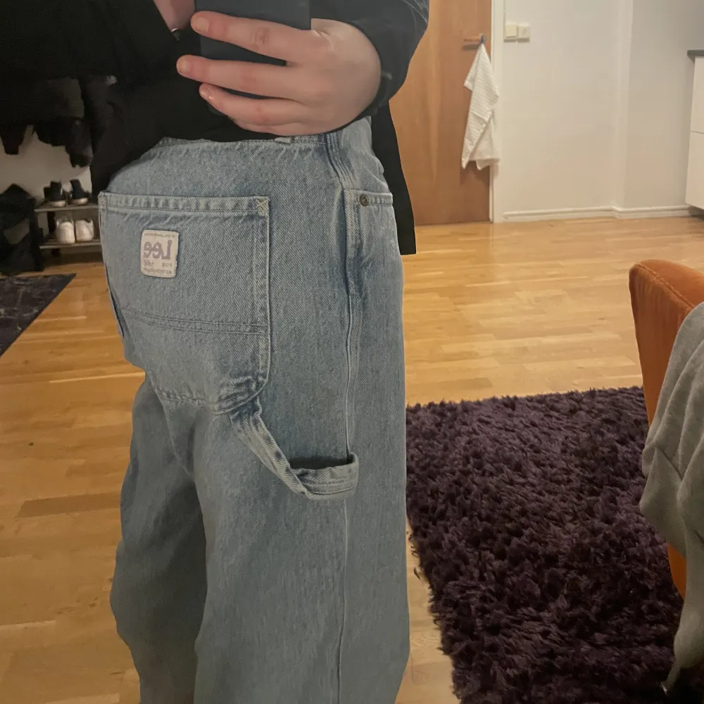 jättefina straight/loose jeans från kollektionen hm gjorde tillsammans med lee 💋 älskar de men kommer tyvärr inte till användning... Jeans & Byxor.