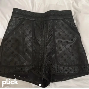 Söker lädershorts Zara - SÖKER DESSA LÄDER SHORTS💗💗💗 I storlek S-M🌸 Kan betala bra