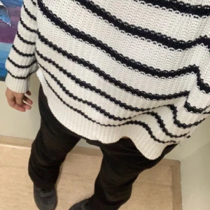 Stickad tröja  - Ville bara testa sälja min favorit stickade tröja❤️den är super snygg och har strl Xs men ksk funkar som S. Ja lovar att om du köper den kommer du att älska den! Från Cubus och nypris 299