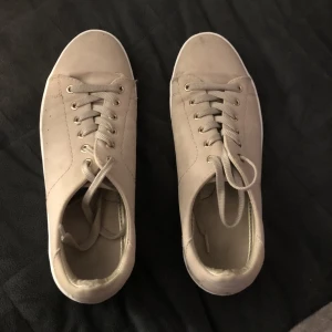 XIT ljusrosa/beige skor  - Säljer ett par finskor från Din sko, märket XIT. Använda en gång❤️❤️😙Skriv vid frågor eller för fler bilder!