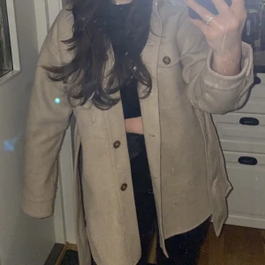 Kappa - Fin beige kappa från Zara💞