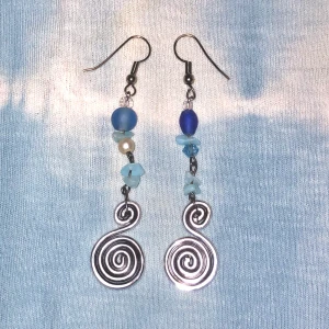 🌀 aquamarine örhängen 🌀 - blåa örhängen gjorda av aquamarine och glaspärlor :) säg till om du vill ha flera då tillverka jag flera! 13kr frakt 